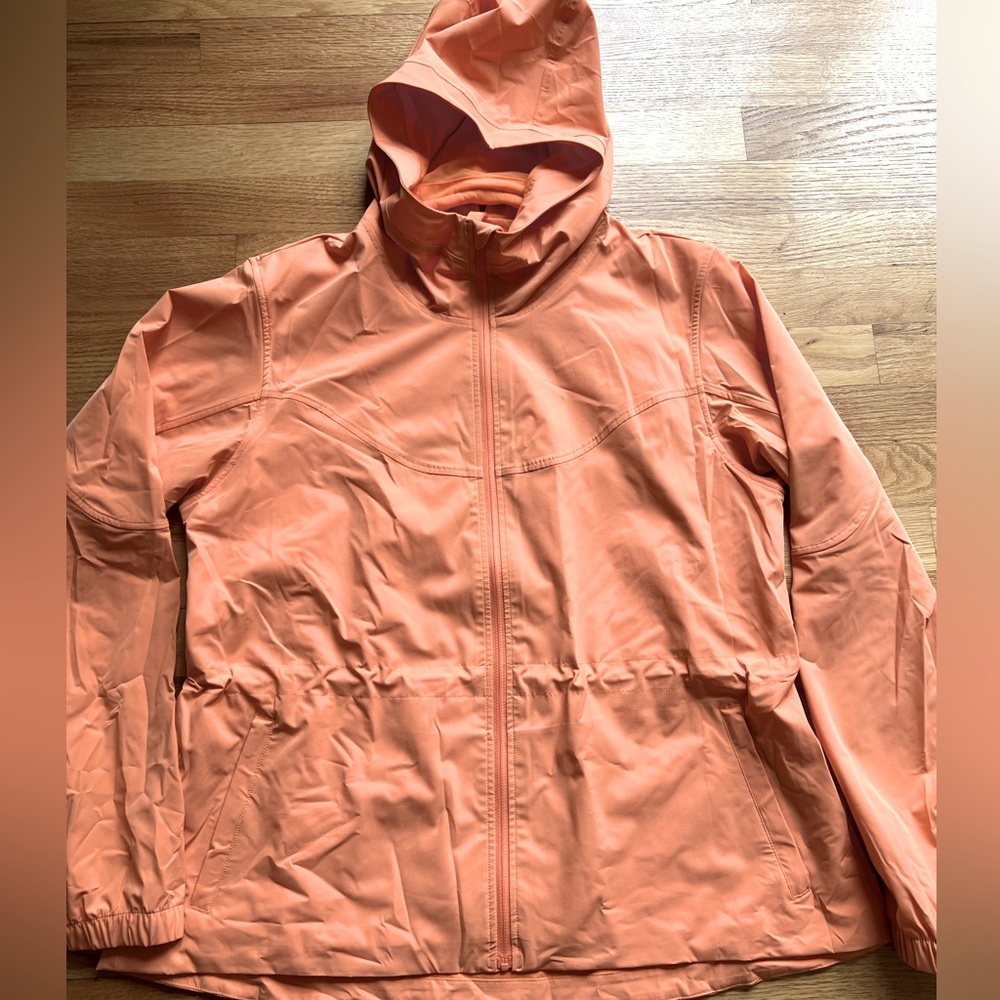 EUC Lululemon rain jacket that folds into itself